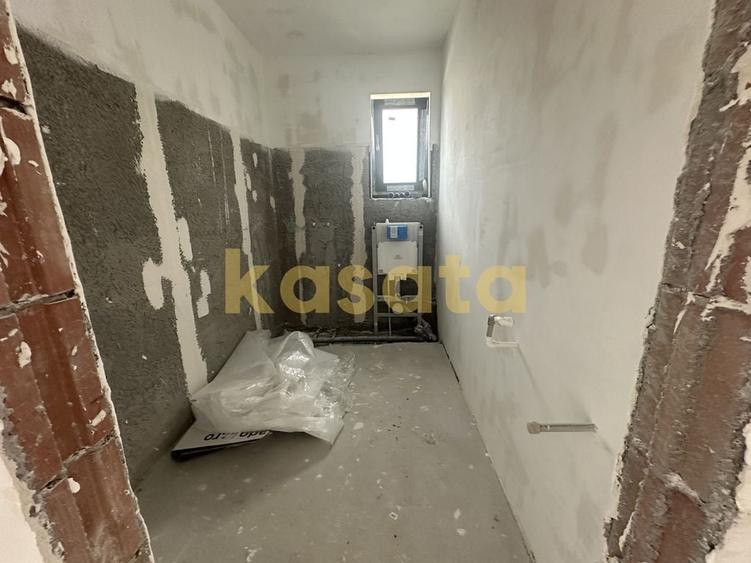Casă cu 4 camere cu Teren 400 Mp în Domnești