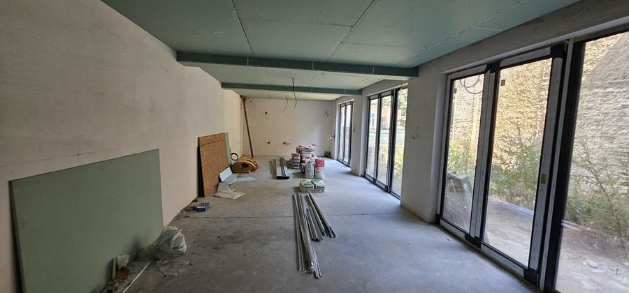 Casă individuală cu 9 camere cu Teren 164 Mp în Central