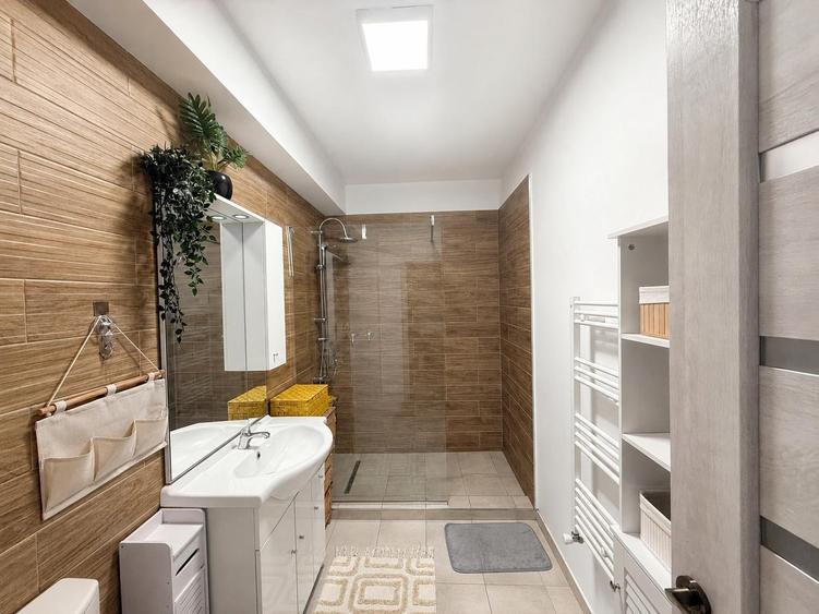 Apartament cu 2 camere semidecomandat în Florești