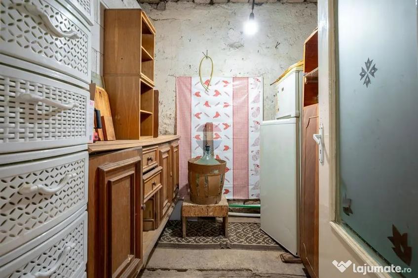 Casă cu 2 camere cu Teren 931 Mp în Șinca
