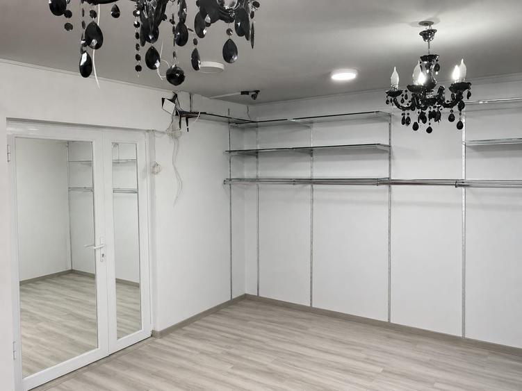Spațiu comercial, în Uiești