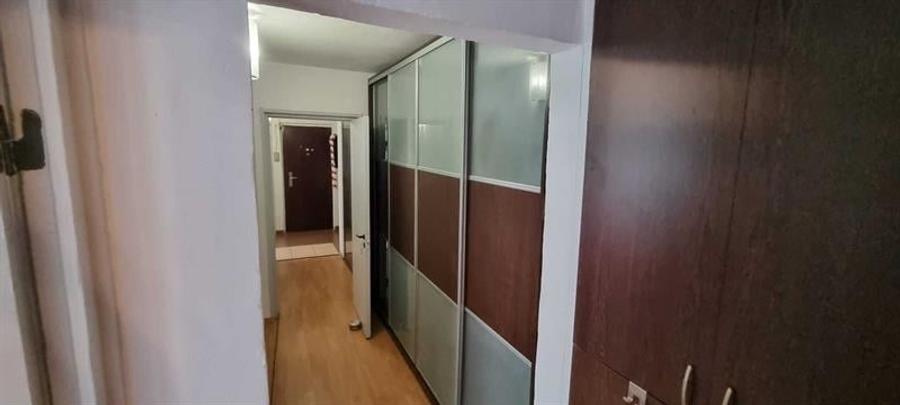 Apartament cu 3 camere decomandat, mobilat în Lăpuș