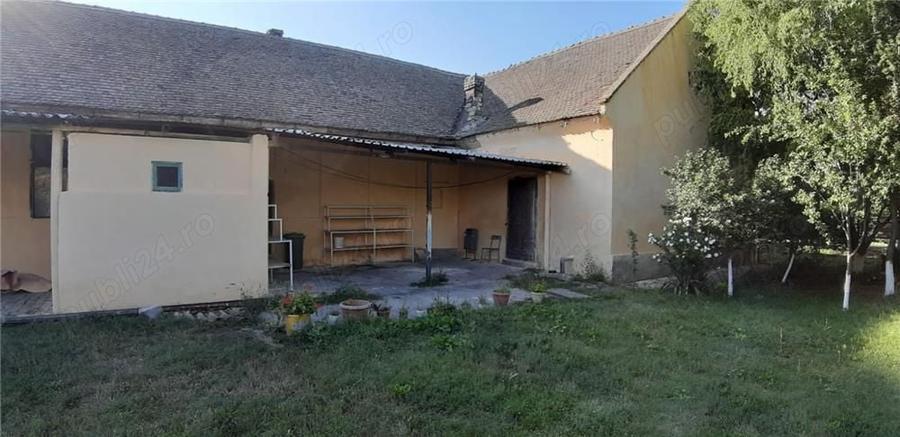 Casă cu 6 camere cu Teren 1400 Mp în Checea