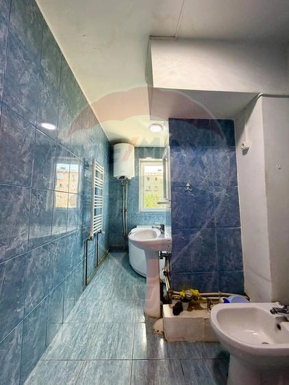 Apartament cu 3 camere semidecomandat în Central