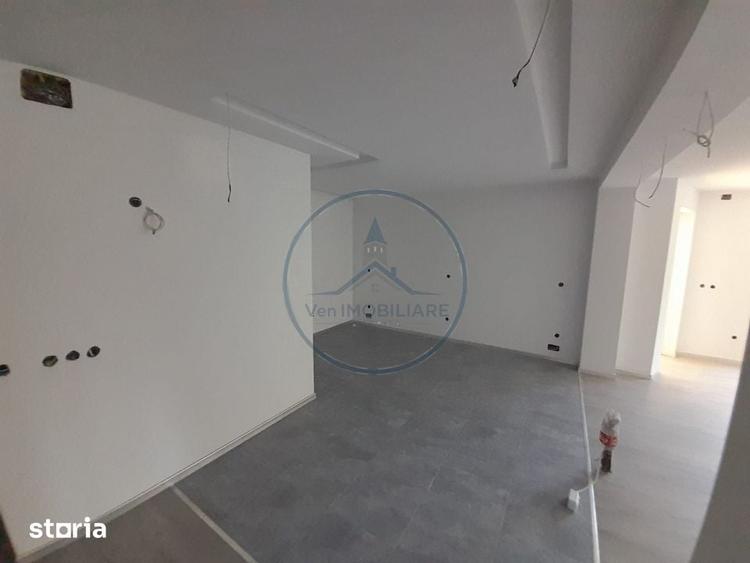 Casă cu 6 camere cu Teren 257 Mp în Independenței