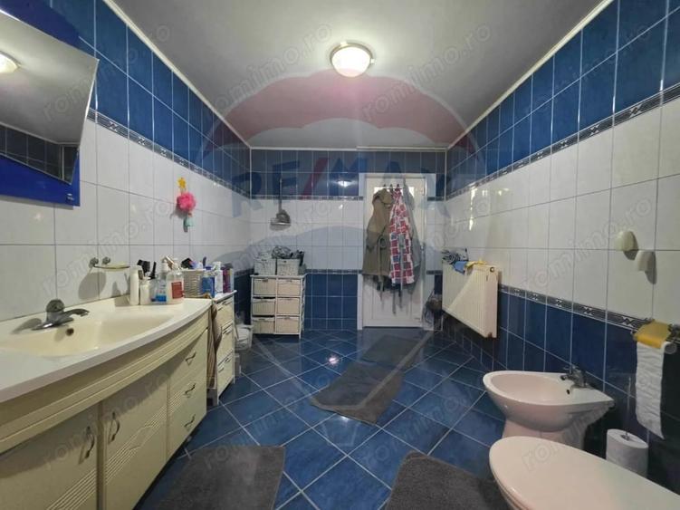Casă cu 3 camere cu Teren 4534 Mp în Sud