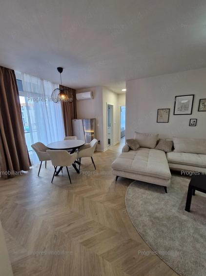 Apartament cu 3 camere semidecomandat în Aradului