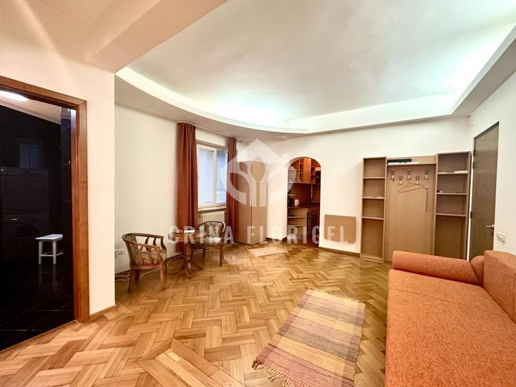 Apartament cu 2 camere semidecomandat, mobilat în Universitate