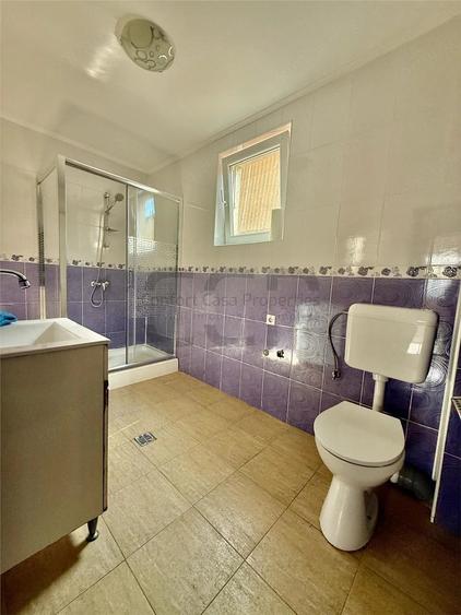 Casă cu 5 camere cu Teren 240 Mp în Apărătorii Patriei