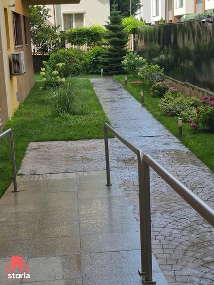 Apartament cu 4 camere decomandat în Est