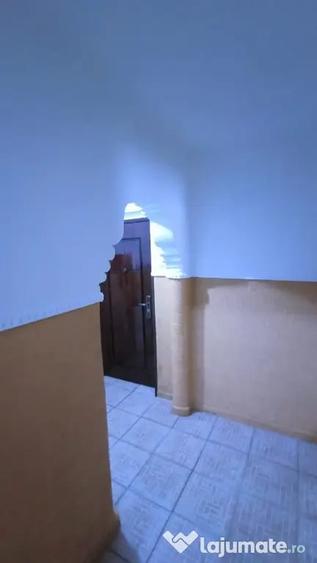 Apartament cu 2 camere decomandat în CET