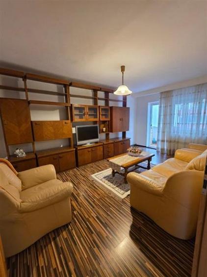 Apartament cu 3 camere decomandat, mobilat în Răcădău