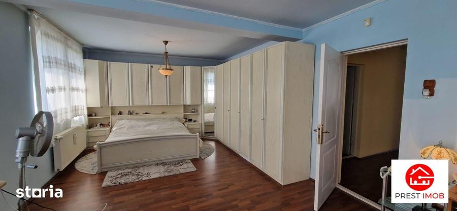 Casă cu 6 camere cu Teren 435 Mp în Central