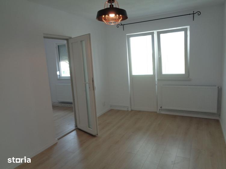 Apartament 2 camere renovat, termoteca ,baie cu geam, etaj 2 ,VLAICU - 7
