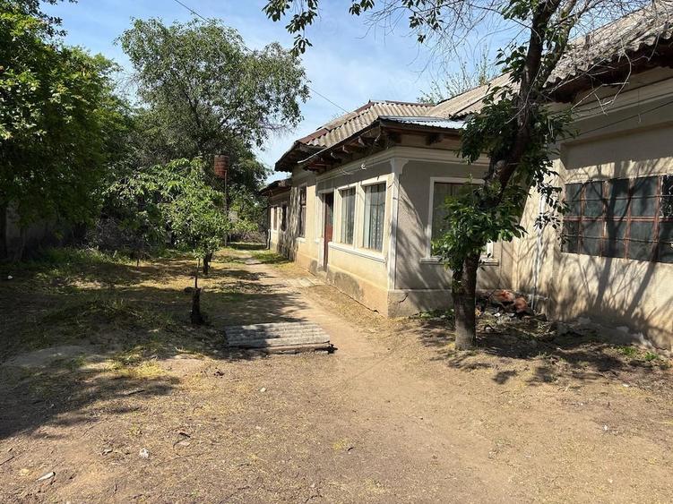 Casă cu 5 camere cu Teren 722 Mp în Țigănești