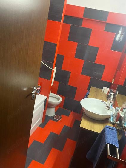 Apartament cu 3 camere decomandat în Exterior Vest
