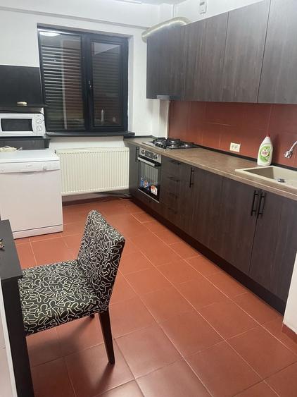 Apartament cu 3 camere semidecomandat în Titulescu