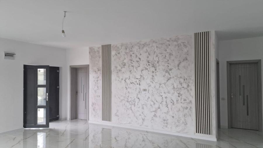 Casă cu 4 camere în Exterior Vest