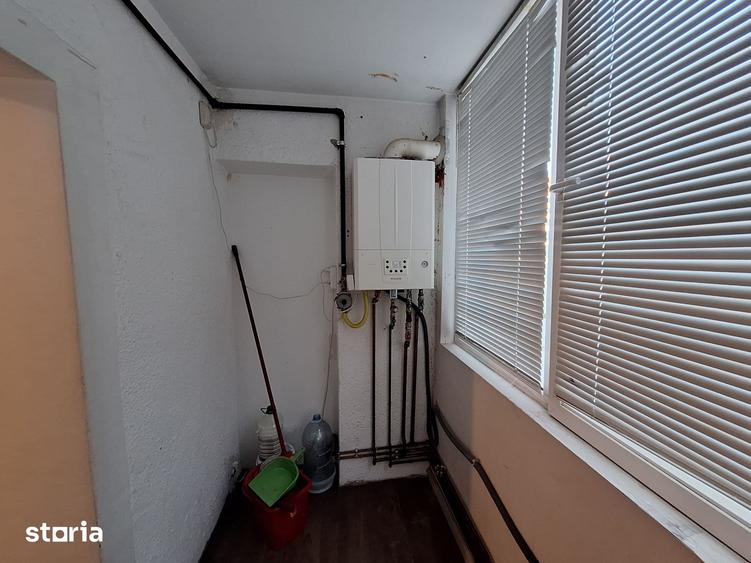 Apartament cu 3 camere decomandat în Baba-Dochia