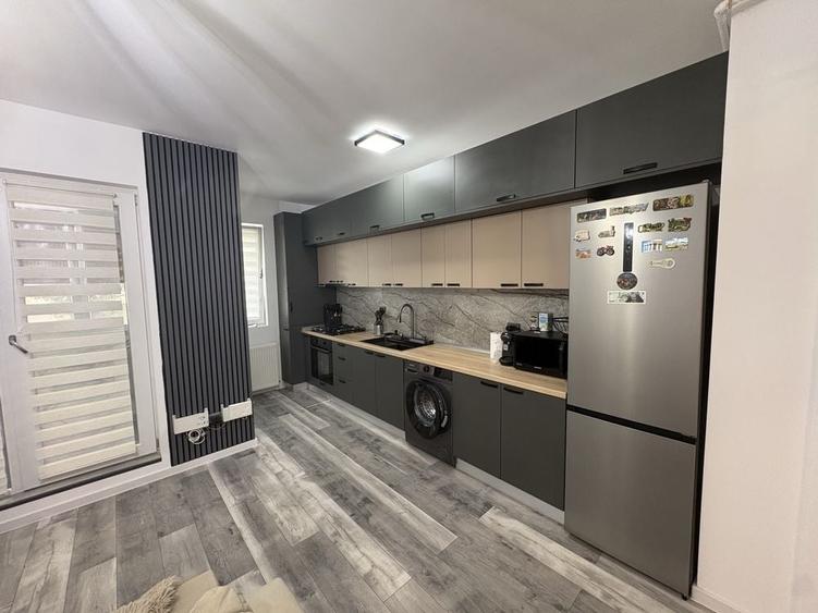 Apartament cu 2 camere decomandat în Uverturii