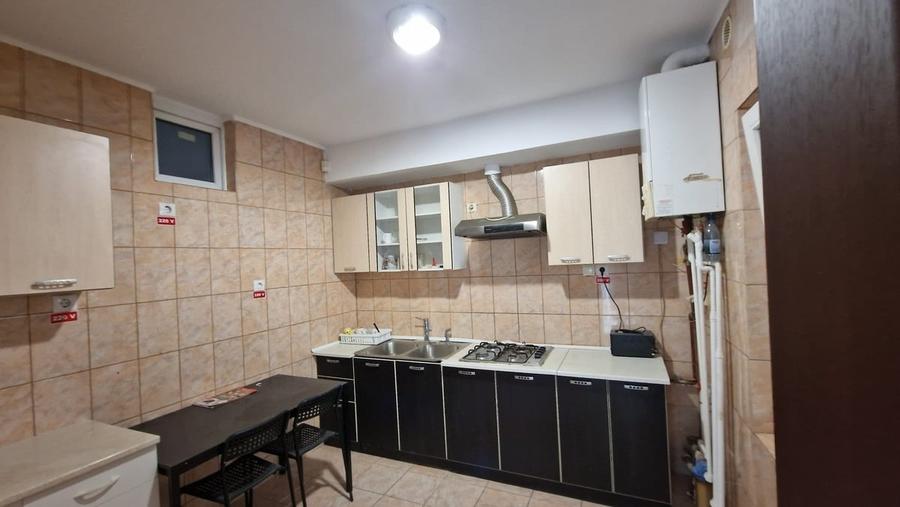 Casă cu 4 camere cu Teren 131 Mp în Gara de Nord