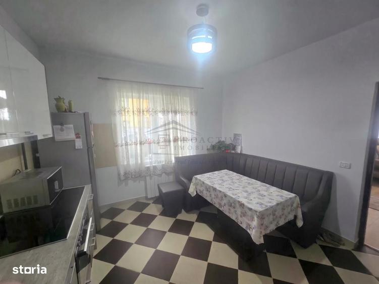 Casă cu 4 camere decomandat în Bulai