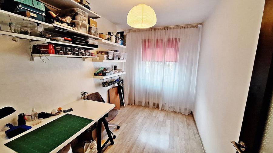 Apartament cu 3 camere decomandat, mobilat în Central