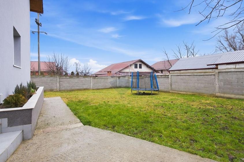 Casă individuală cu 5 camere cu Teren 548 Mp în Lunca Cetățuii