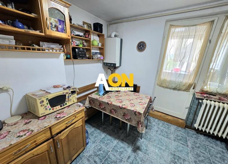 Apartament cu 4 camere decomandat, mobilat în Ampoi 3