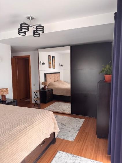 Apartament cu 3 camere decomandat, mobilat în Central