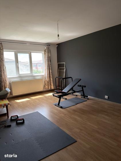 Apartament cu 3 camere în Lipovei