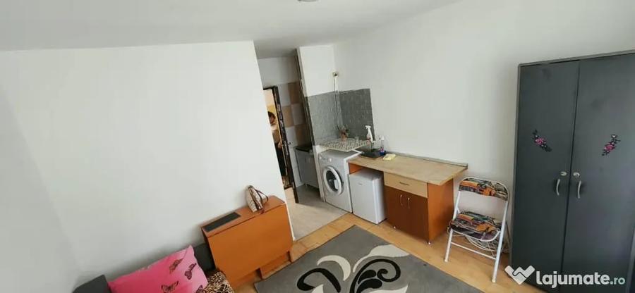 Garsonieră decomandată în Granit