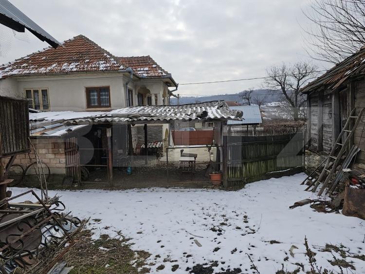 Casă individuală cu 3 camere cu Teren 6300 Mp în Exterior Est