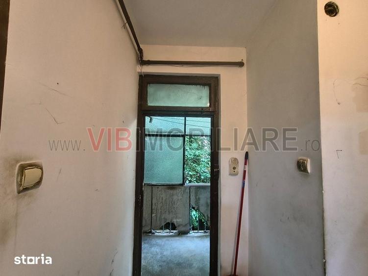 Apartament de vanzare - 2 camere, 44 mp, decomandat, nemobilat - zona - 2
