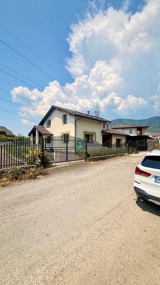 Casă cu 4 camere cu Canalizare în Săsar