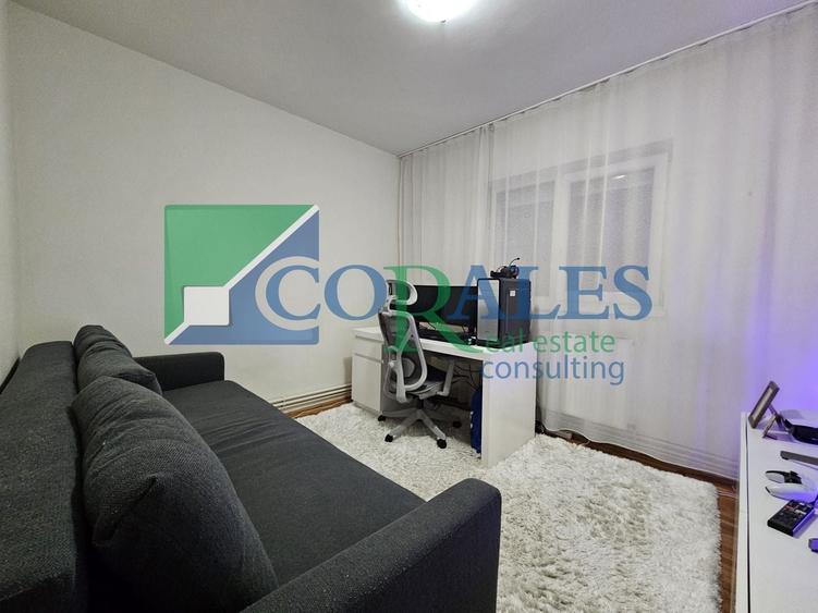 Apartament cu 3 camere decomandat, mobilat în Girocului