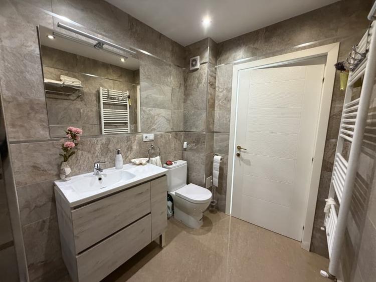 Apartament cu 2 camere decomandat, mobilat în Hotvon