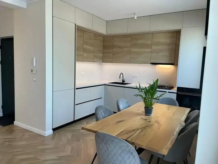 Apartament cu 2 camere decomandat în Central
