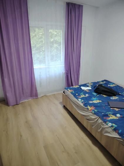 Apartament cu 3 camere decomandat în Steaua