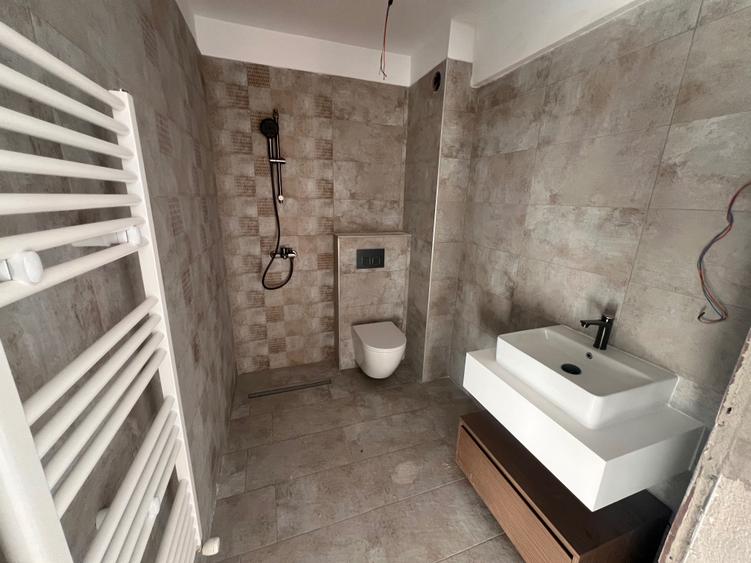 Apartament cu 2 camere semidecomandat în Florești