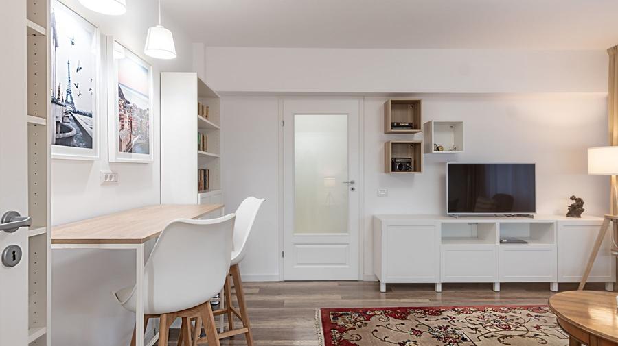 Apartament cu 3 camere semidecomandat în Exterior Nord