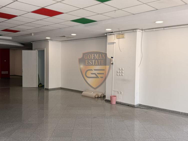 Spațiu comercial, de 323.39999389648 mp, în Central