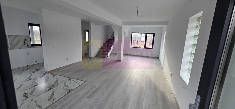Casă individuală cu 4 camere cu Canalizare în Brebu