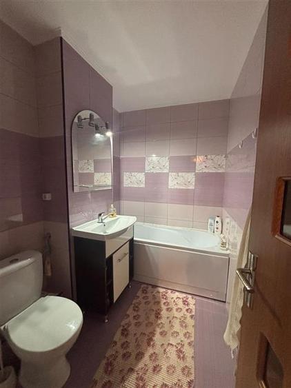 Apartament cu 3 camere decomandat în Calea București