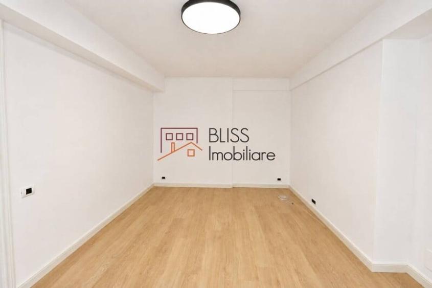 Apartament cu 3 camere semidecomandat în Victoriei
