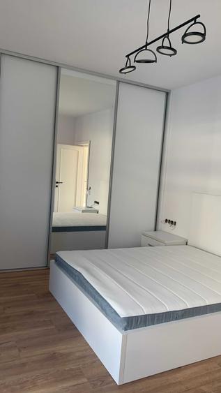 Apartament cu 3 camere semidecomandat în Florești