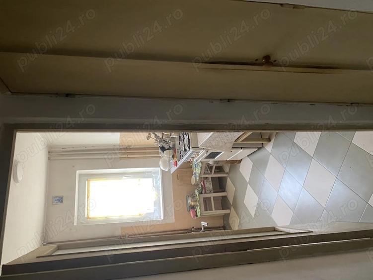 Apartament cu 3 camere semidecomandat în Central