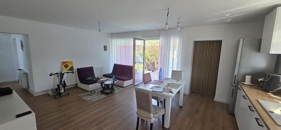 Casă cu 4 camere cu Teren 497 Mp în Central