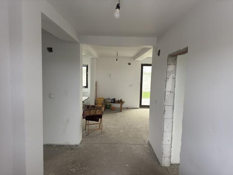 Casă cu 4 camere în Central