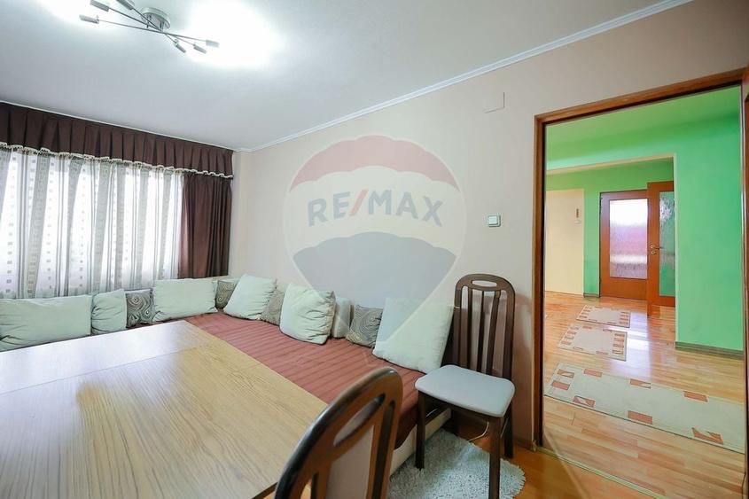 Apartament cu 4 camere decomandat în Rogerius